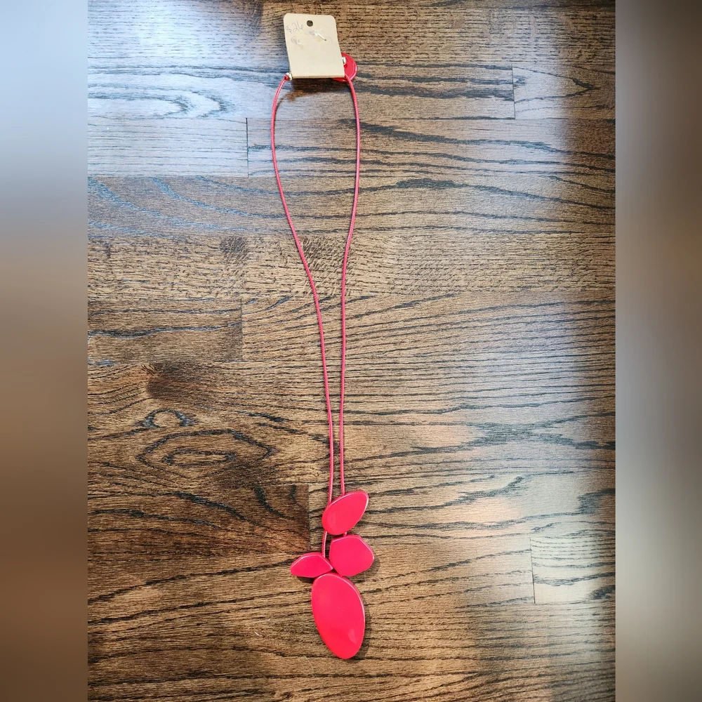 Reversible Bright Red Acrylic with Gold Flakes Necklace with Earrings Set - Picture 4 of 17
